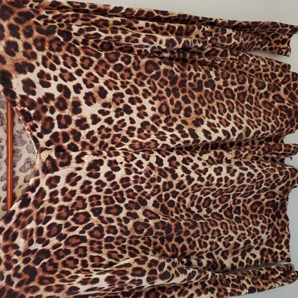 Torrid Button Front Leopard Print Cotton Cardigan 1X - Picture 3 of 11